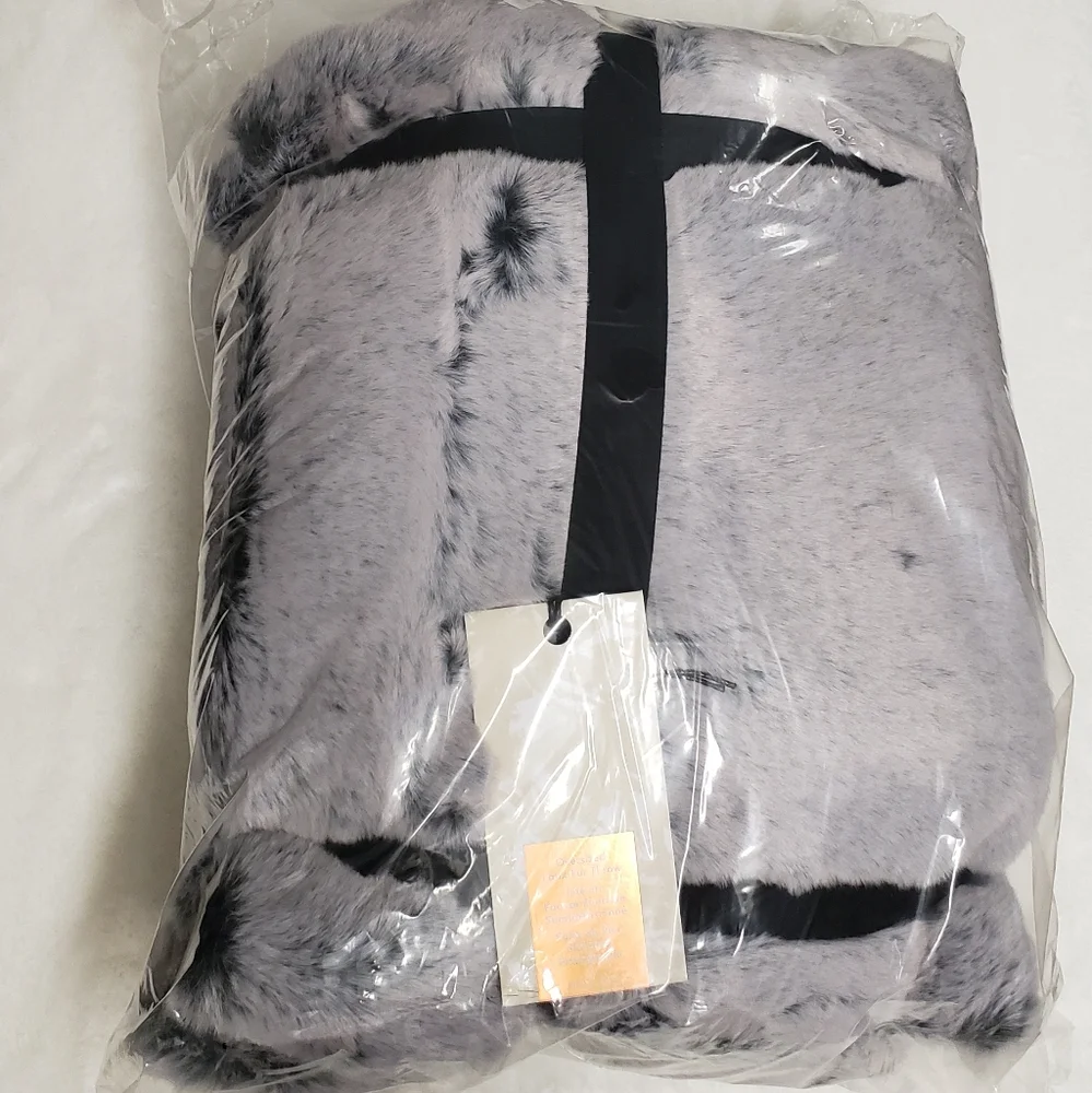 West Elm NWT Faux Fur Oversized Throw - Chinchilla Slate - 60''x80''